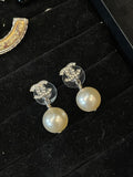 Boucles d'oreilles Chanel CC et perles