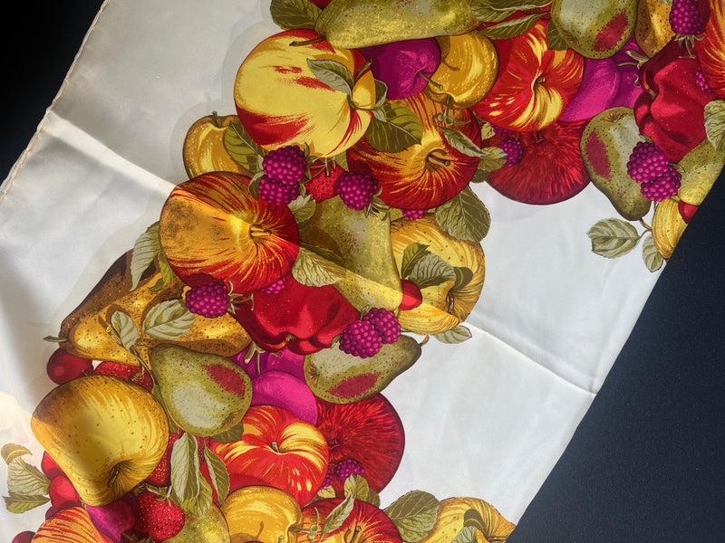 Foulard Dior tons écru/fruits