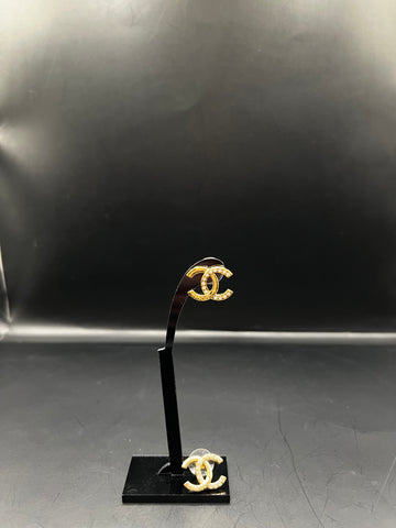 Boucle d’oreille Chanel gravée