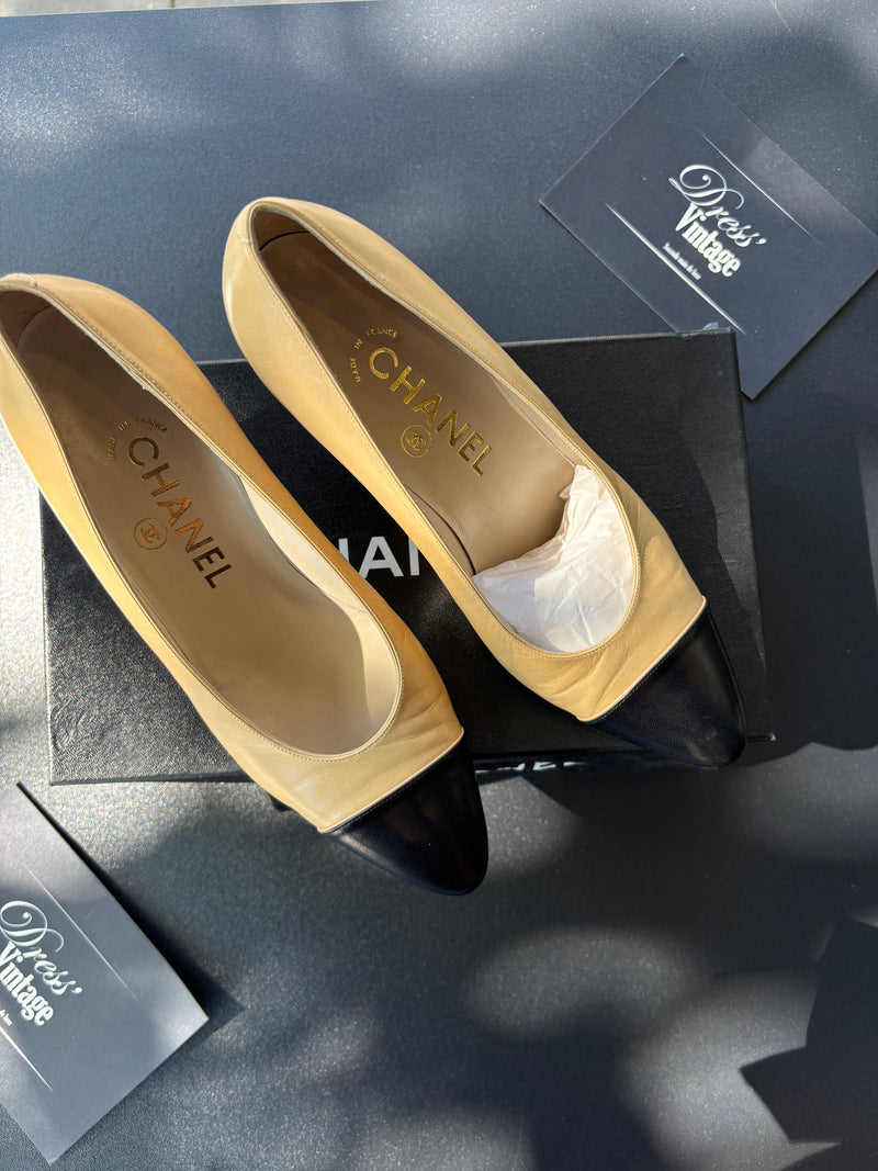 Escarpins Chanel Beige bout noir