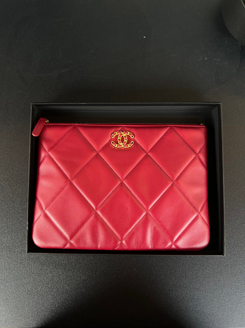 Pochette Chanel « 19 » rouge