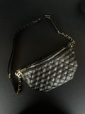 Banane Chanel noire et dorée
