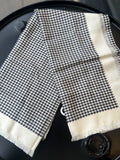 Foulard C.Dior beige et noir pied de poule