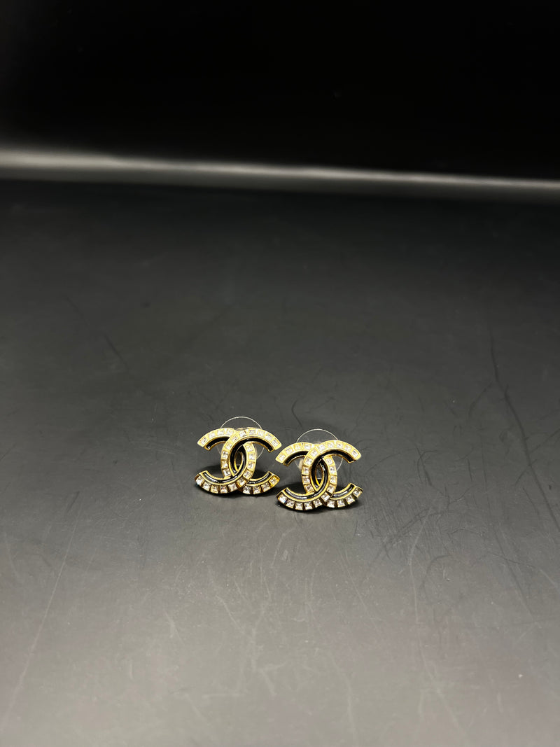 Boucle d’oreille Chanel céramique