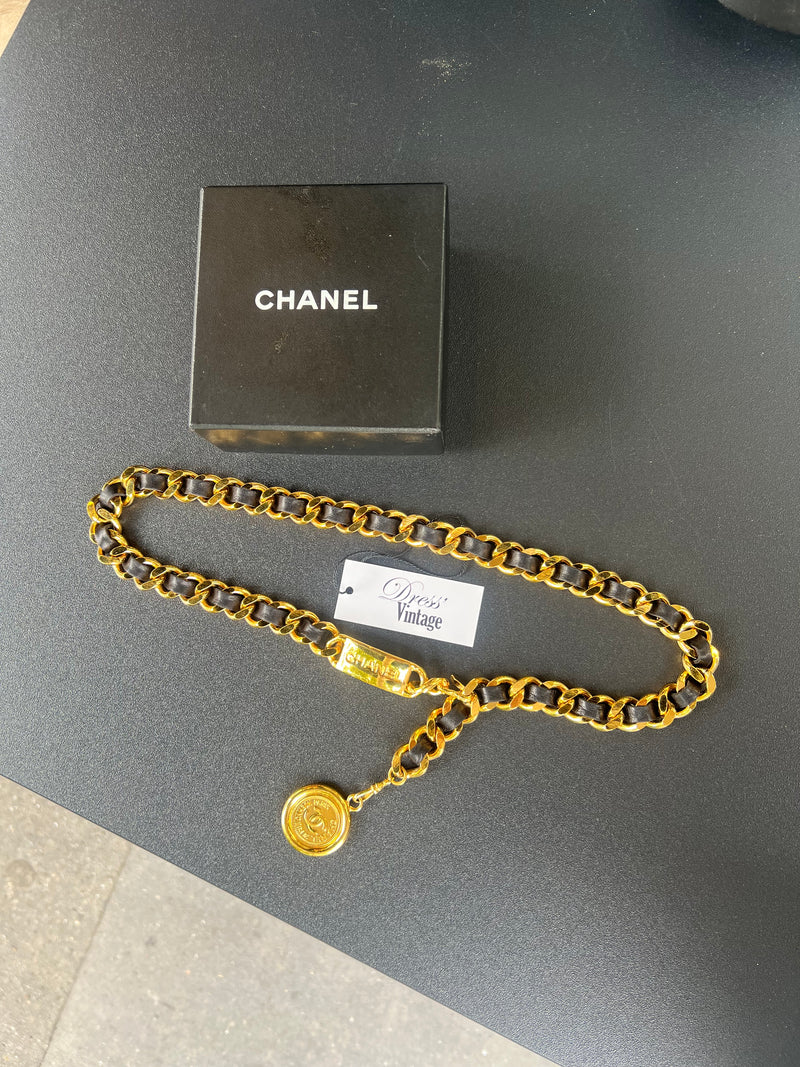 Ceinture Chanel vintage lien de cuir noir plaqué or avec boîte de 1994