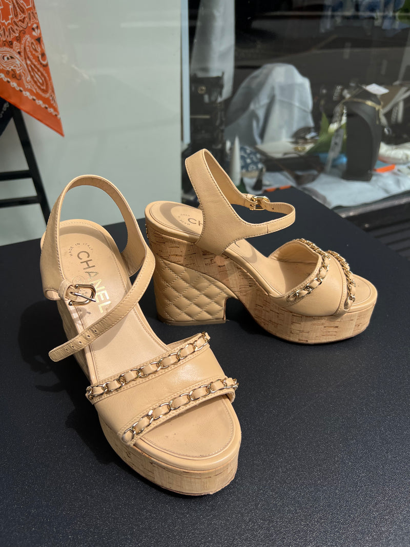 Sandales compensées Chanel beige