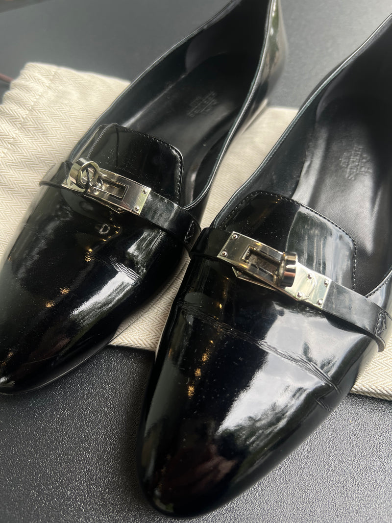 Ballerines Hermès vernis noir
"Pégase" avec housse