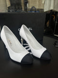 Escarpins Chanel blanc bout noir