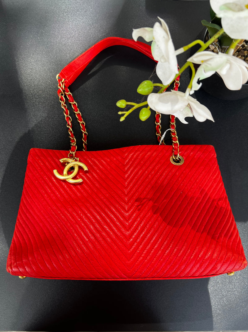 Sac Chanel Tote « Chevron surpiqué » rouge
