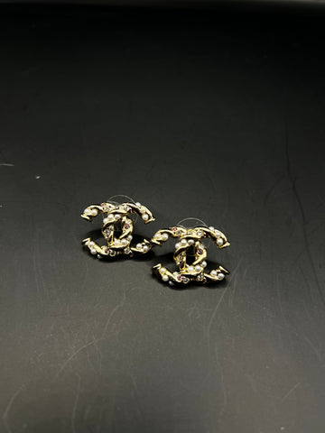Boucle d’oreille Chanel à strass rose/perles