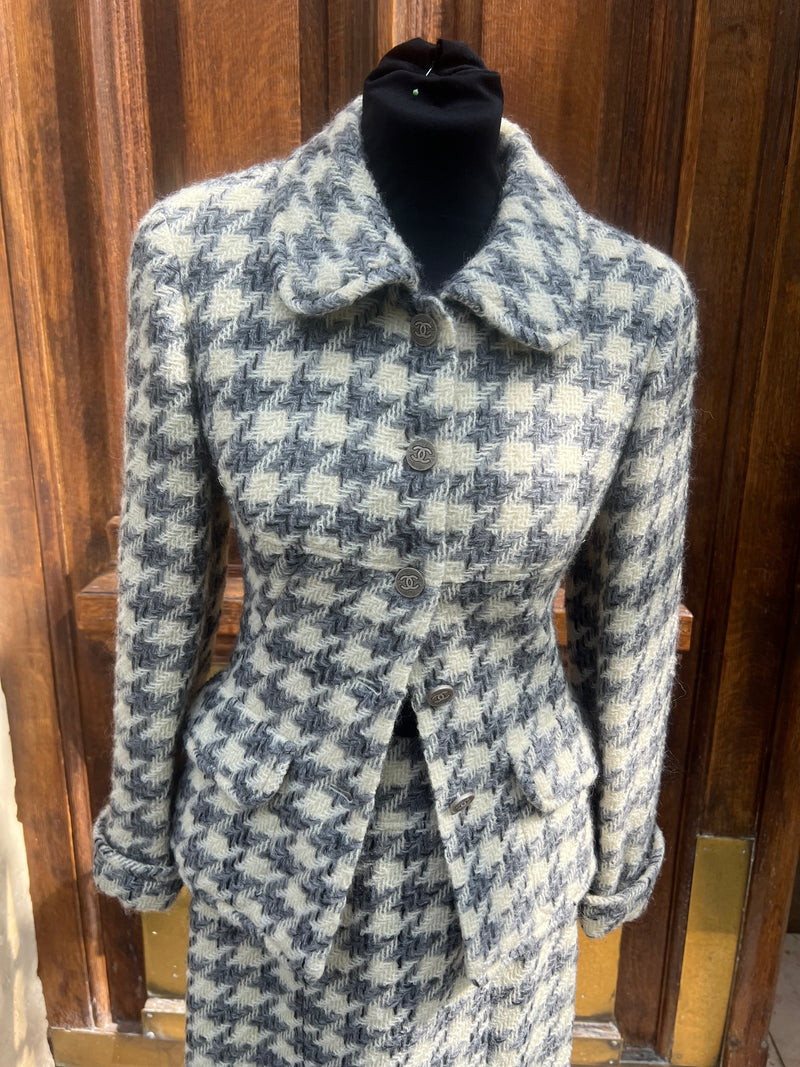 Tailleur Jupe Chanel gris et écru