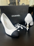 Escarpins Chanel blanc bout noir