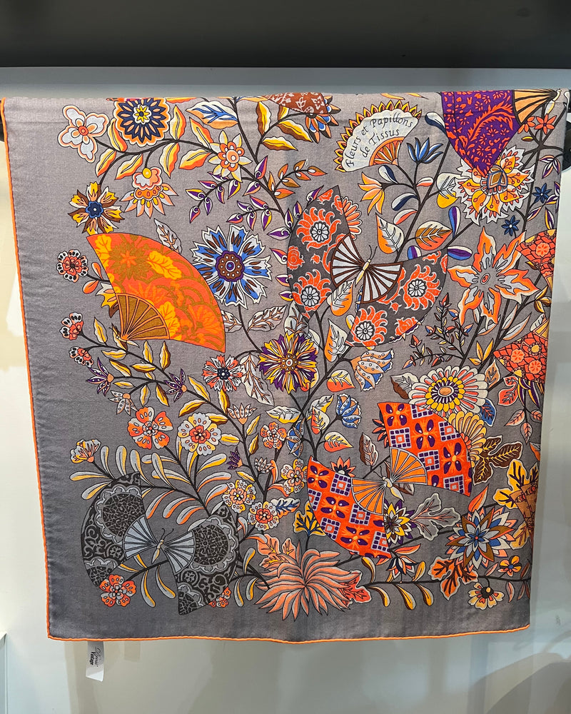 Étole Hermès Fleurs et Papillons de tissus
