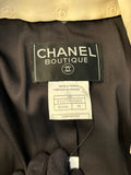 Tailleur jupe Chanel noir revers chemise soie beige