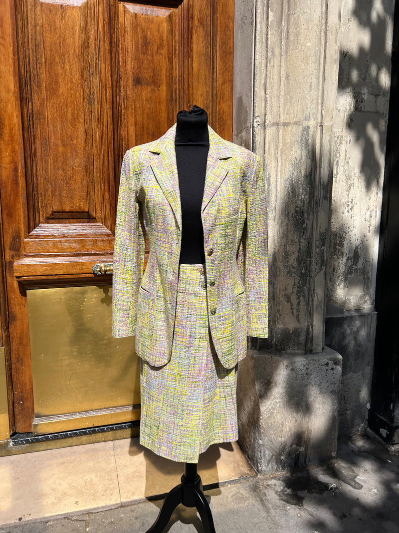 Tailleur jupe Chanel coloré