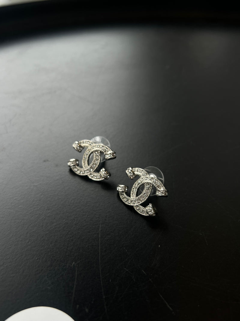 Boucles d'oreilles CC strass Chanel