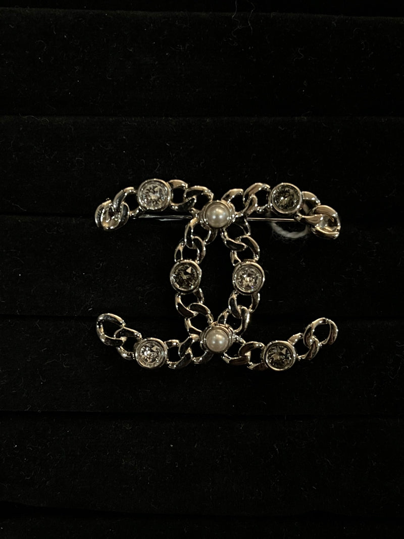 Broche Chanel CC strass&perles