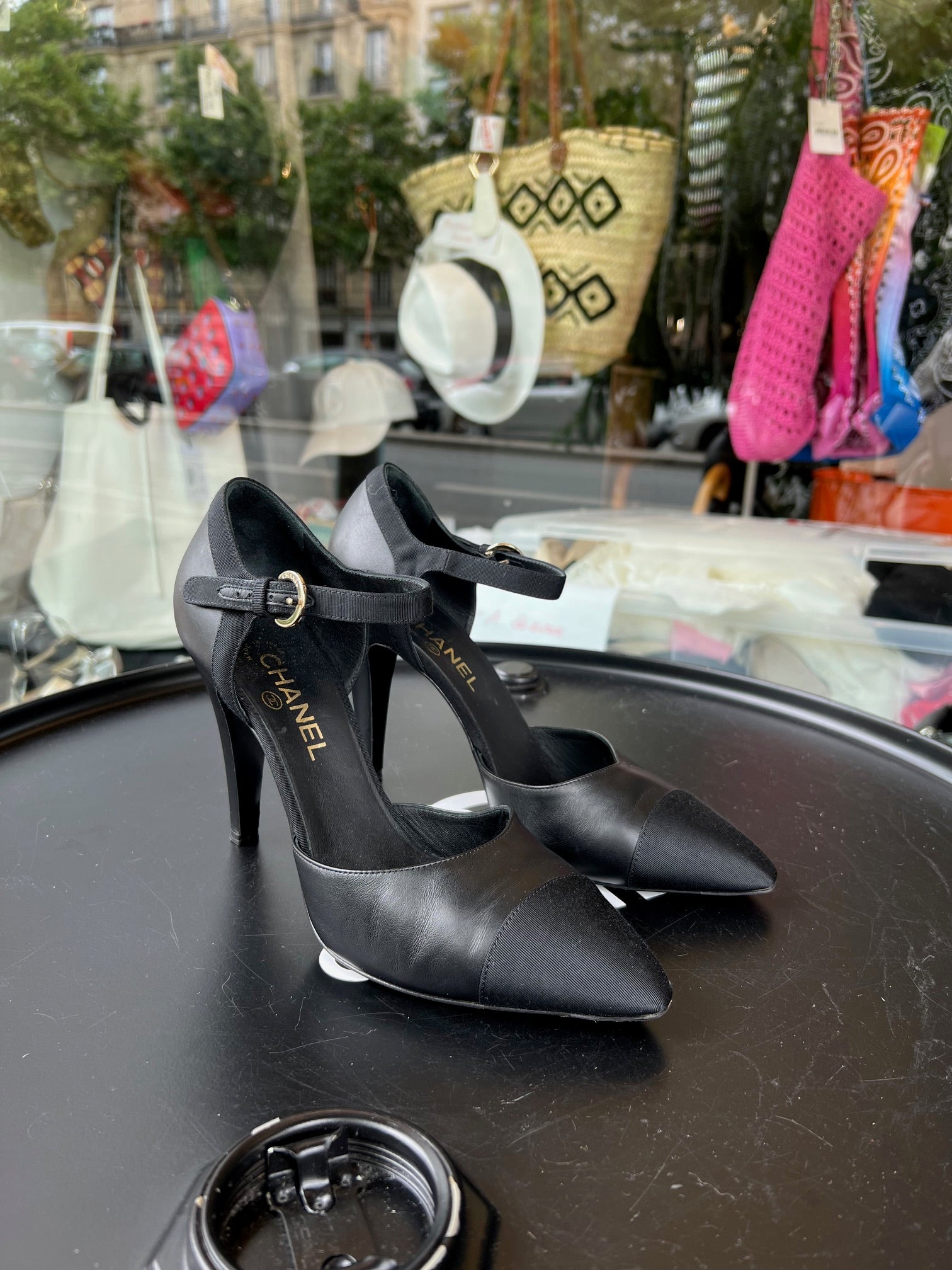 CHANEL escarpins パンプス CHANEL シャネル オープントゥパンプス レザー チェーン