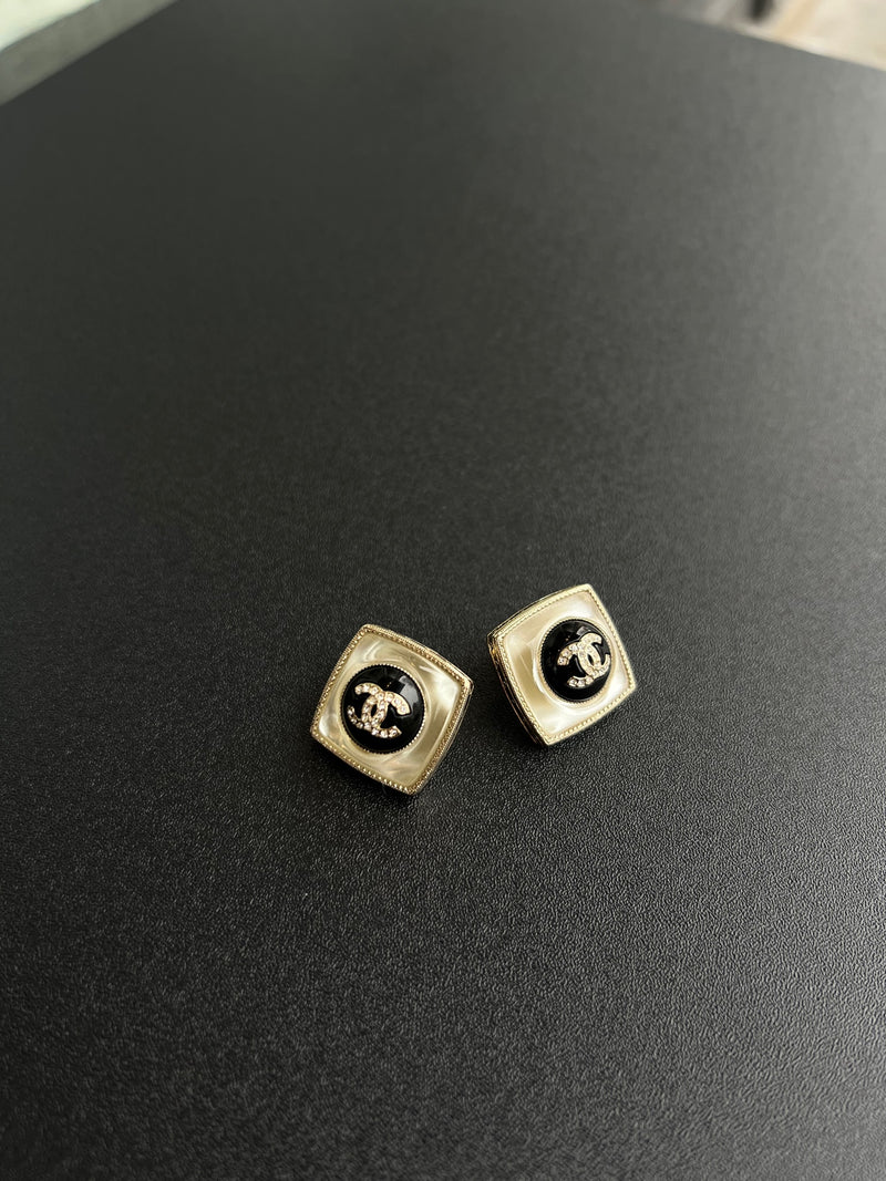 Boucles d'oreilles carrées & strass Chanel