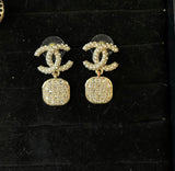 Boucles d'oreilles Chanel CC pendante