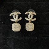 Boucles d'oreilles Chanel CC pendante