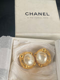 Boucles d’oreilles perles à clip Chanel