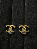 Boucles d’oreilles dorées Chanel CC